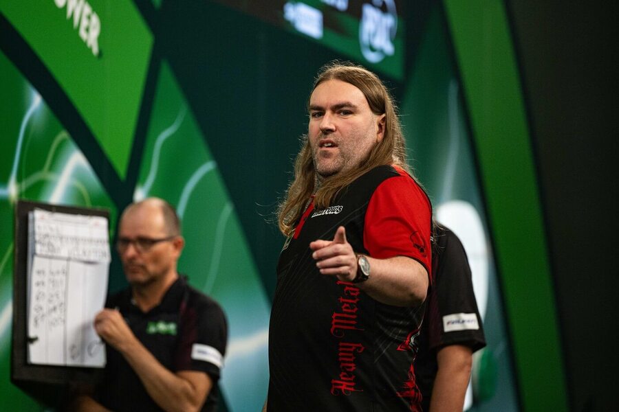 Šipky, PDC, Ryan Searle oslavuje vítězství proti Jonny Claytonovi