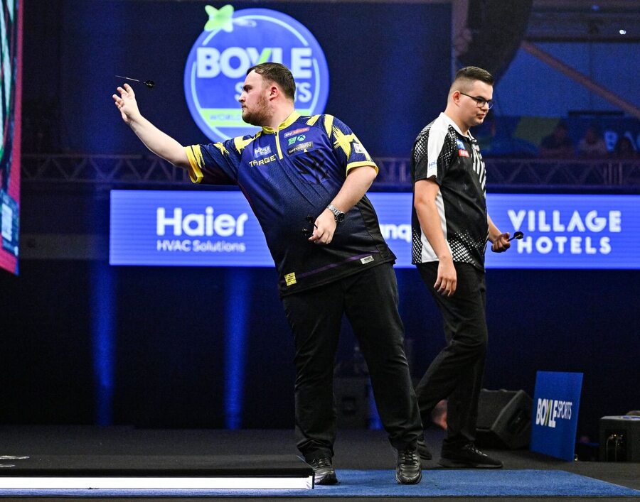 Šipky, PDC, Luke Littler a&nbsp;Gian van Veen během World Grand Prix Darts