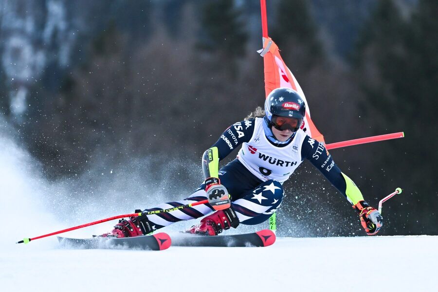 Mikaela Shiffrin v&nbsp;akci během obřího slalomu v&nbsp;Kranjské Goře