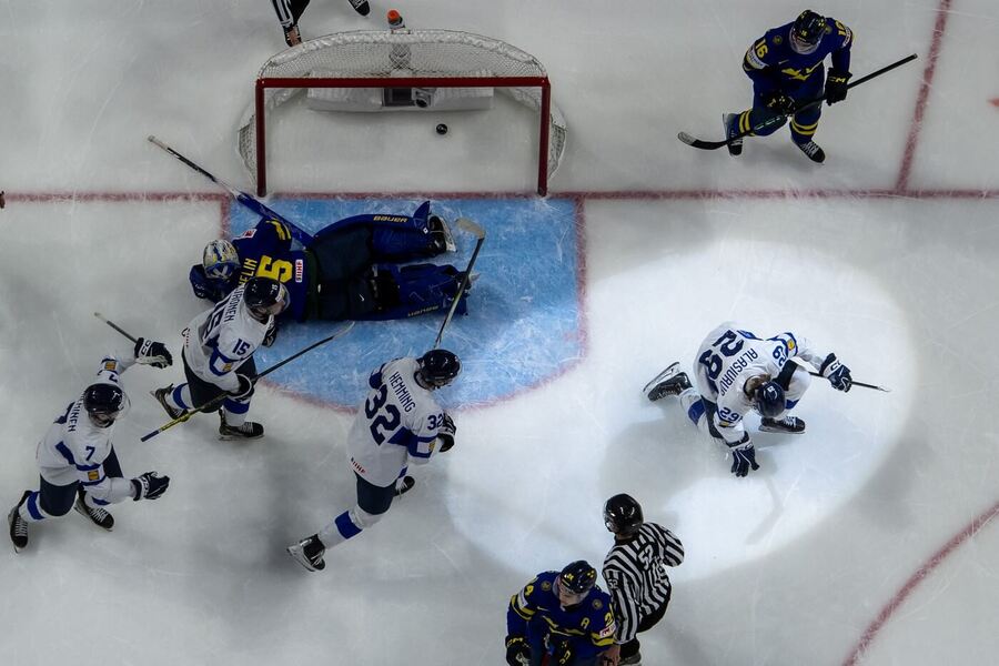 Branka finské hokejové reprezentace U20, fotka ze semifinále Finsko vs. Švédsko na MSJ 2025