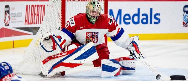 Český brankář Michal Oršulák v semifinále MS v hokeji juniorů 2026 - dnes jsou na programu závěrečné zápasy o medaile