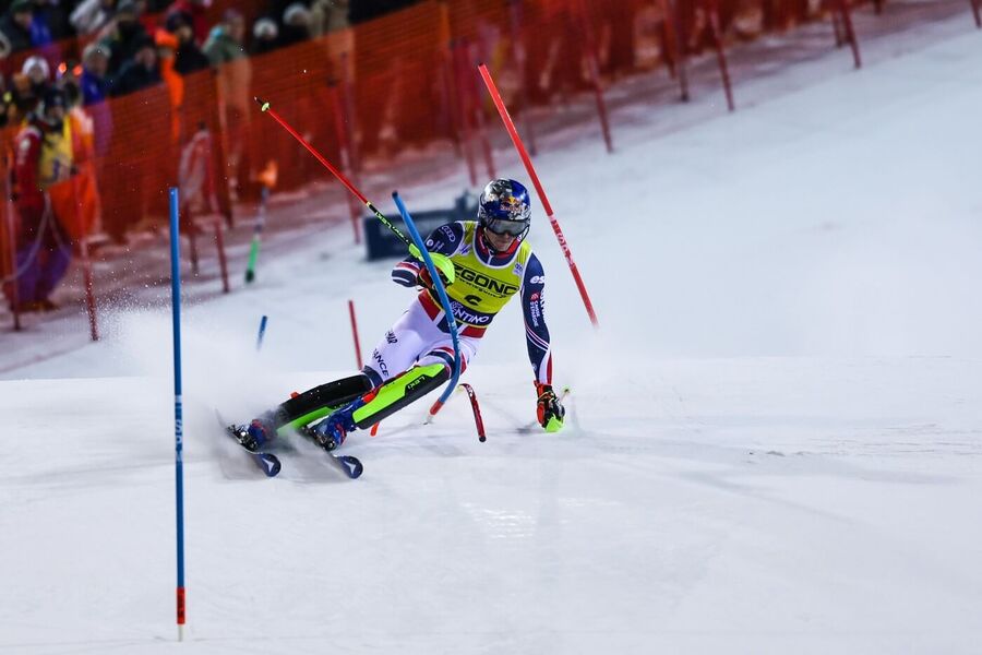 Alpské lyžování, Clement Noel během slalomu v&nbsp;italské Madonně di Campiglio