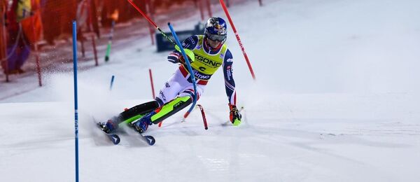 Alpské lyžování, Clement Noel během slalomu v italské Madonně di Campiglio