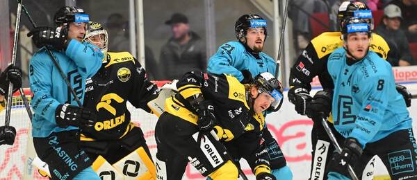 Momentka z říjnového duelu Tipsport extraligy mezi Karlovými Vary a Litvínovem