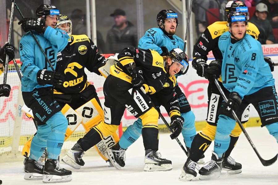 Momentka z&nbsp;říjnového duelu Tipsport extraligy mezi Karlovými Vary a&nbsp;Litvínovem