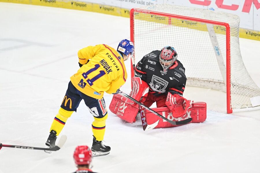 Hokejová extraliga dnes pokračuje 41. kolem, dívejte se na zápas Budějovice vs. Hradec na TV Tipsport.