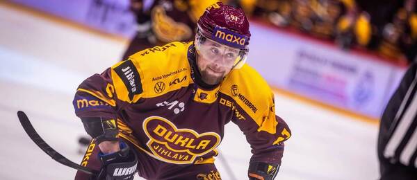 Jihlavský forvard Radim Toman se připravuje na vhazování