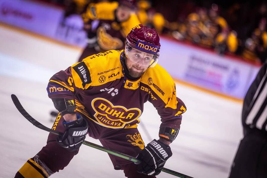 Jihlavský forvard Radim Toman se připravuje na vhazování