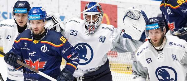 Róbert Lantoši (v popředí) nastřílel v posledním vzájemném utkání hattrick