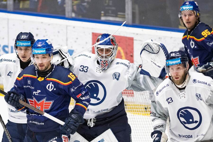 Róbert Lantoši (v popředí) nastřílel v&nbsp;posledním vzájemném utkání hattrick