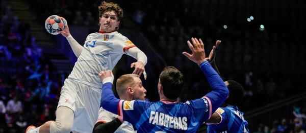 Český házenkář Josef Jonáš zakončuje, fotka z ME v házené 2026 