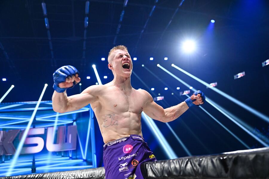 Sledujte MMA turnaje KSW živě na TV Tipsport a&nbsp;fanděte i&nbsp;Leo Brichtovi a&nbsp;dalším českým zápasníkům