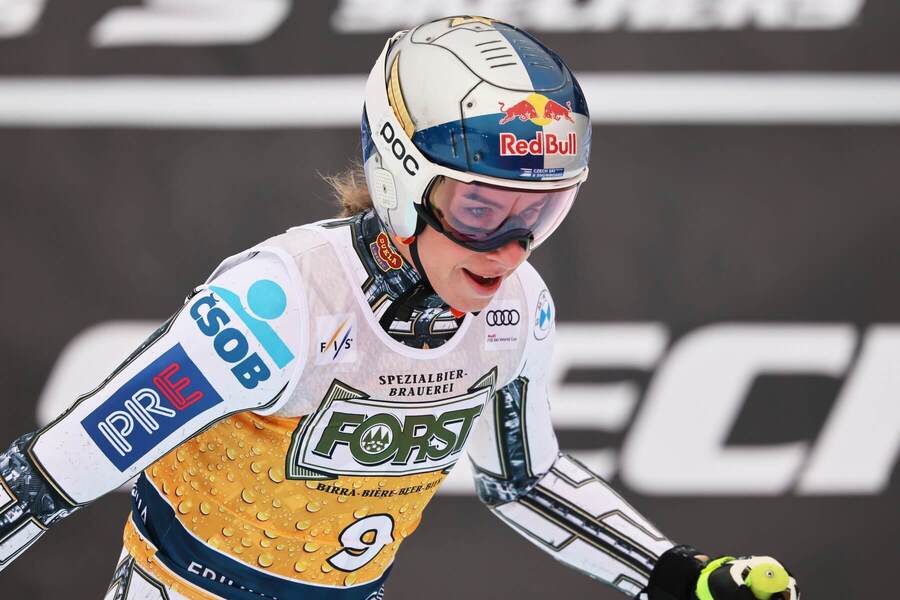 Ester Ledecká po sjezdu v&nbsp;Tarvisiu