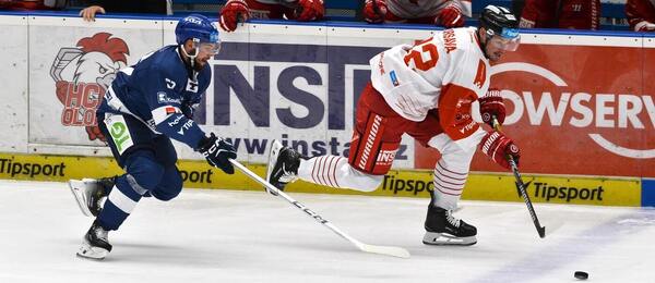 Na puku Jakub Orsava, fotka ze zápasu Olomouc vs. Kladno