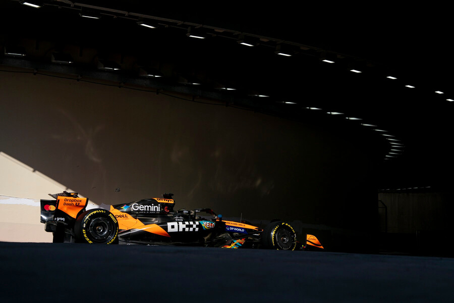 Mistr světa F1&nbsp;2025 Lando Norris v&nbsp;Abú Dhabí naposledy otestoval svůj titulový vůz. Od nového roku i&nbsp;s&nbsp;ostatními jezdci přesedlá do zbrusu nového monopostu