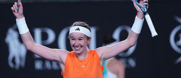 Nikola Bartůňková slavící vítězství nad Belindou Bencic ve druhém kole Australian Open 2026
