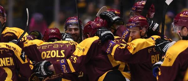 Hokejisté Jihlavy oslavují výhru