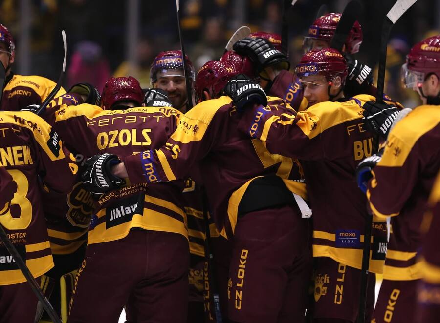 Hokejisté Jihlavy oslavují výhru