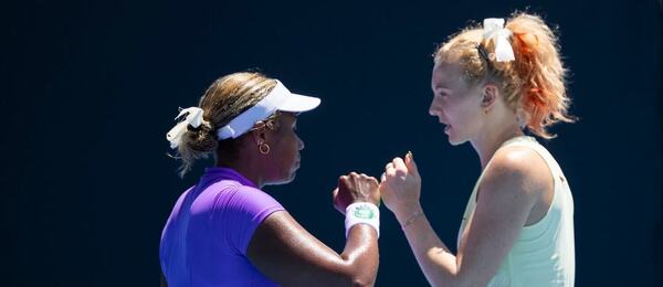 Česká tenistka Kateřina Siniaková a Taylor Townsend během deblu na Australian Open 2026