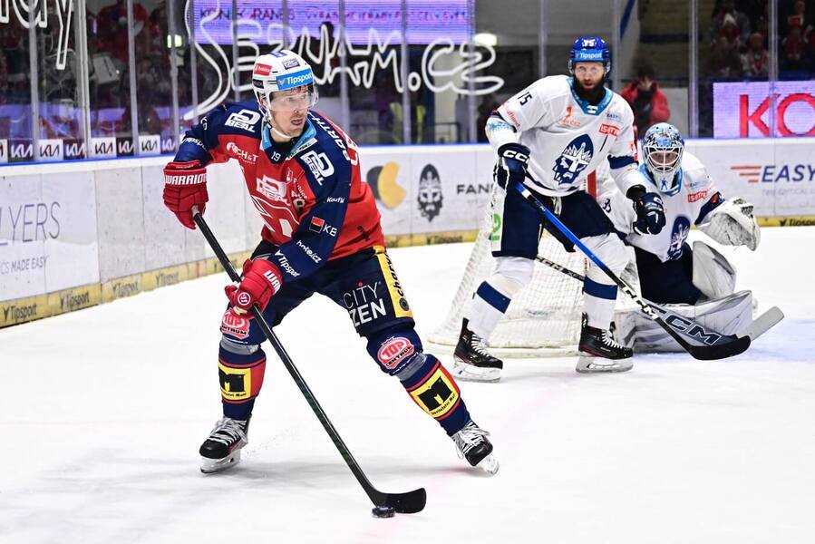 Nejproduktivnější hráč Tipsport extraligy, Roman Červenka, v&nbsp;zápase s&nbsp;Kladnem