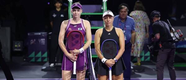 Elena Rybakina a Jessica Pegula před semifinále Turnaje mistryň 2025