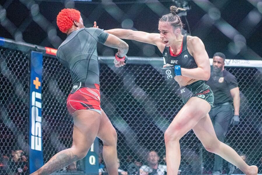 Češka Lucie Pudilová (vpravo) se prosadila i&nbsp;v&nbsp;UFC, dnes je hvězdou turnaje Oktagon 83