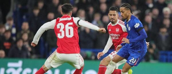 Chelsea doma v prvním semifinále EFL Cupu podlehla Arsenalu 2:3