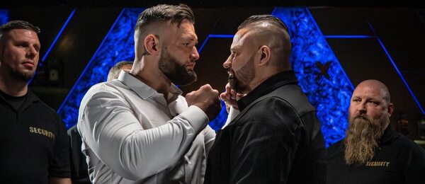 Staredown Michala Kotalíka s Tomášem Pollákem. Sledujte live report turnaje Clash 15 v našem článku.