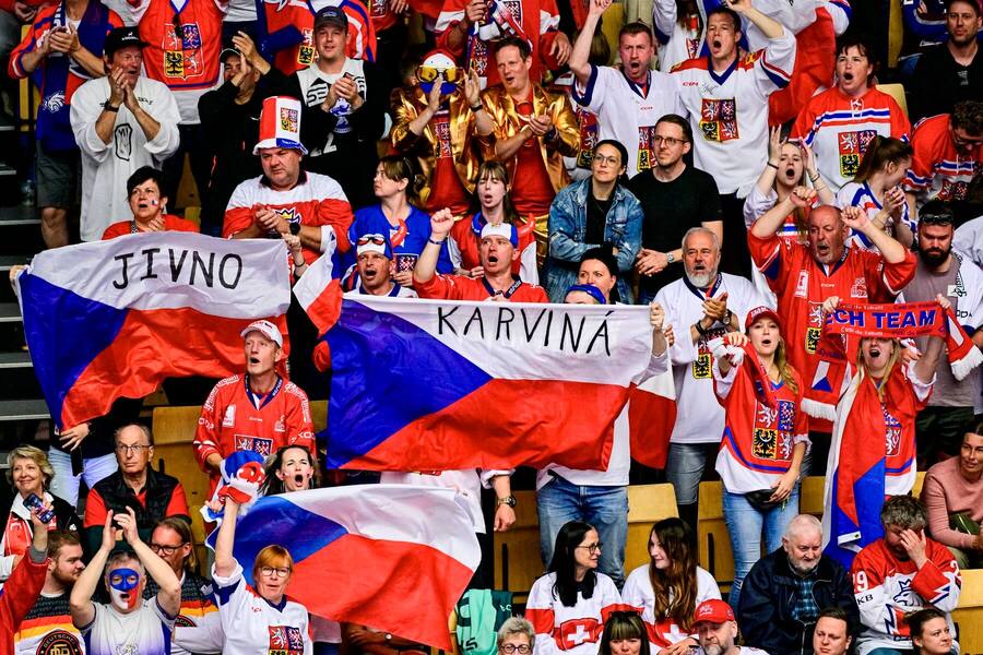 Fanoušci poženou české hokejistky vpřed během čtvrtfinále