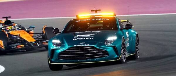 Safety car v akci během závodu F1 v Kataru