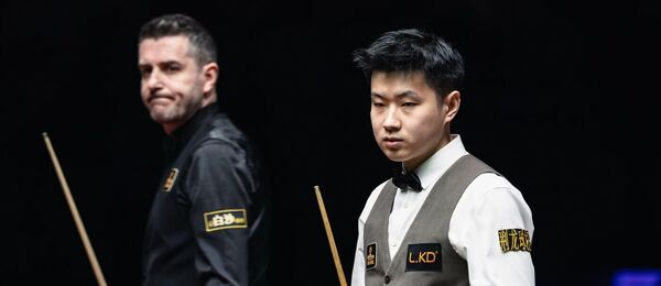 Snooker online streamy zdarma, na obrázku hráči Mark Selby a Zhao Xintong