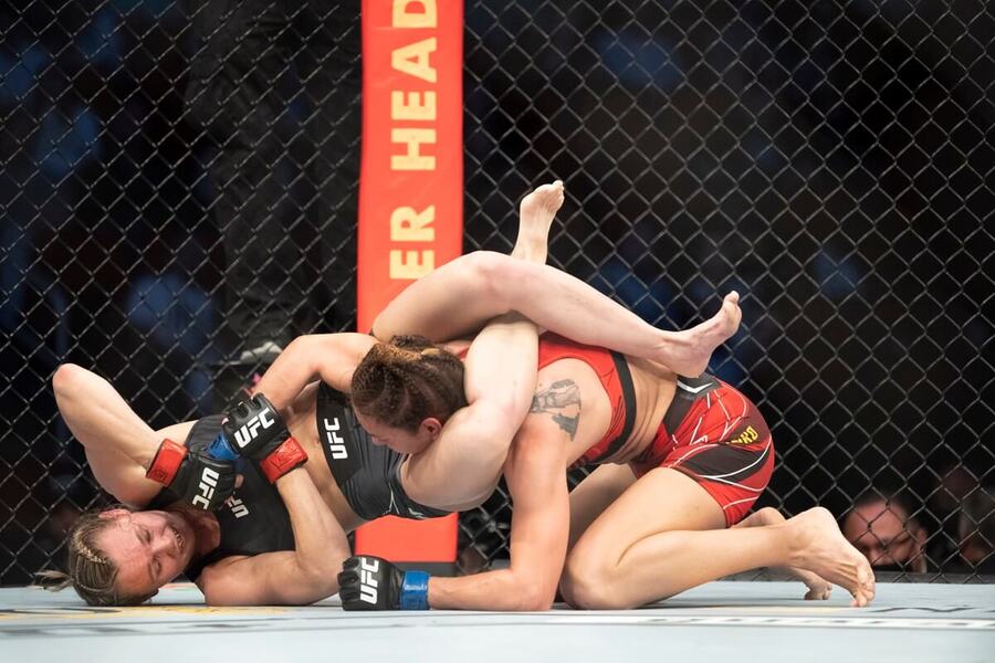 Andrea Lee porazila Antoninu Shevchenko technikou armbar.