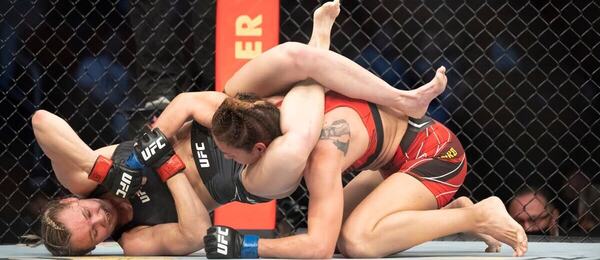 Andrea Lee porazila Antoninu Shevchenko technikou armbar.