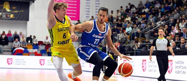 Tomáš Kyzlink v kvalifikačním zápase na MS v basketbalu proti Švédsku