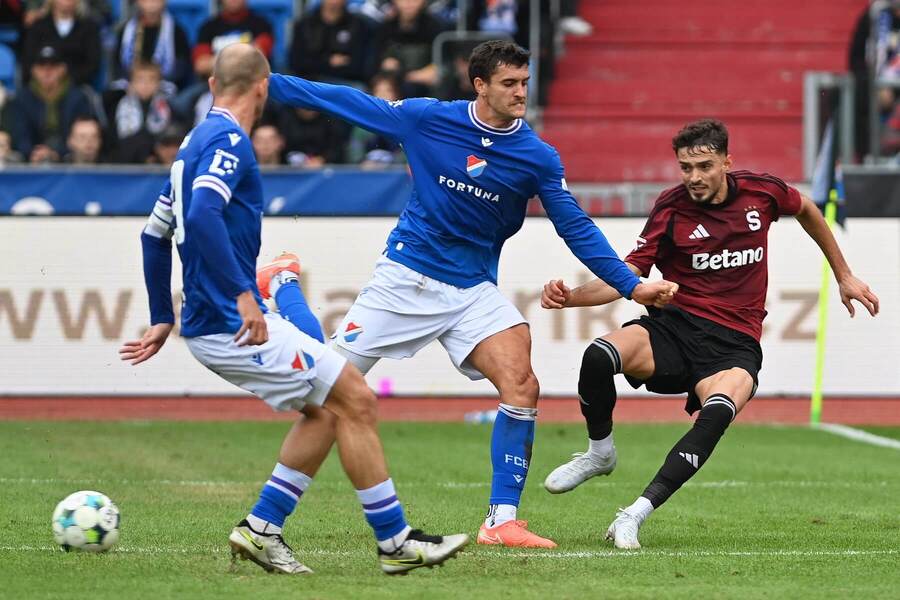 Sledujte zápas Sparta vs. Baník živě od 18 hodin