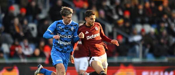 Roman Macek z Mladé Boleslavi a Albion Rrahmani ze Sparty v souboji, 16. kolo Chance Ligy 2025–26