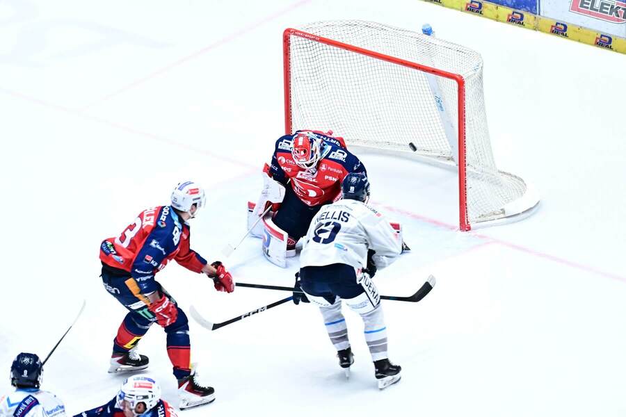 Vítkovice přivítají v&nbsp;51. kole Tipsport extraligy Pardubice. Sledujte zápas živě od 17:30