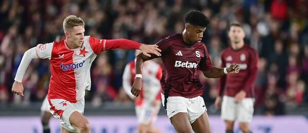 David Zima a John Mercado během podzimního derby pražských S