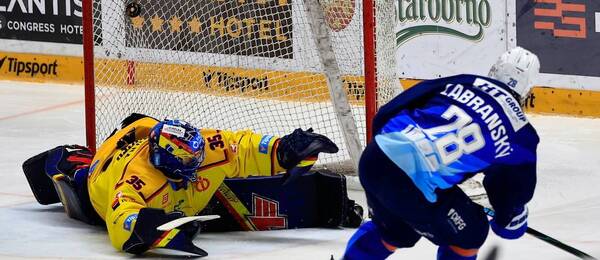 Brněnský obránce Libor Zábranský skóruje v zápase proti Motoru