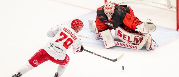 Libor Hudáček střílí na Matěje Machovského