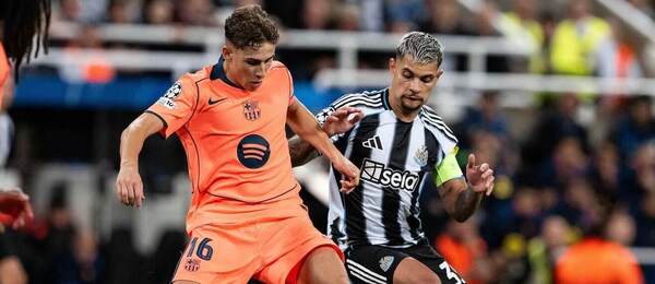 1. kolo ligové fáze Champions League 2025/26: Zleva na fotce Fermín López z Barcelony a Bruno Guimarães ve službách Newcastlu