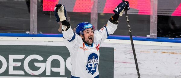 Kladenský Tristen Robins oslavuje vítězný gól v prvním zápase předkola proti Spartě