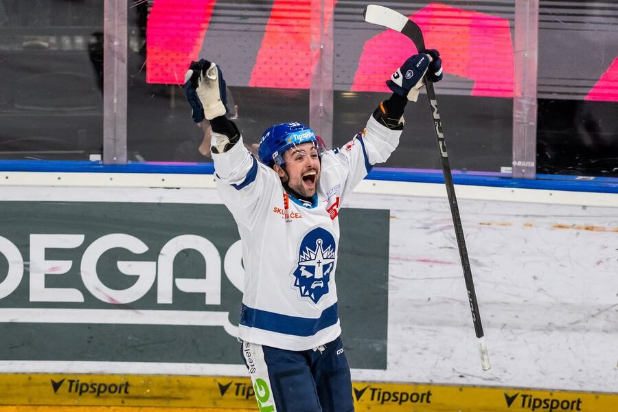 Kladenský Tristen Robins oslavuje vítězný gól v&nbsp;prvním zápase předkola proti Spartě