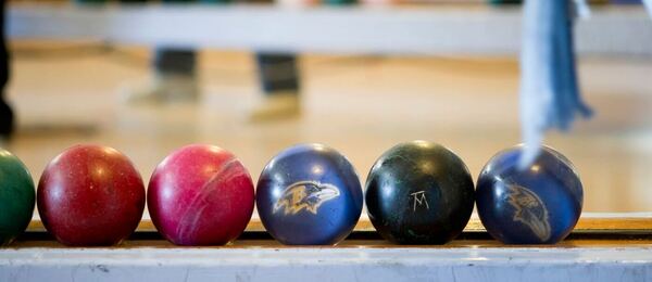 Bowlingové koule mají rozličnou hmotnost