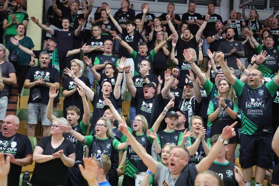 Play-off házenkářské Chance Extraligy, na fotce fanoušci Karviné