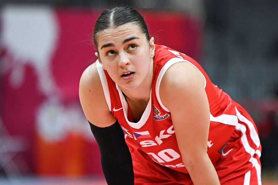 Eliška Hamzová, česká reprezentantka v&nbsp;basketbalu