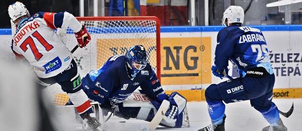 Momentka ze vzájemného zápasu Pardubice vs. Kometa