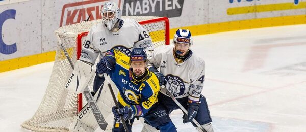 Kapitán Zlína Petr Holík před brankou Kolína v utkání 1. české hokejové Maxa ligy. 