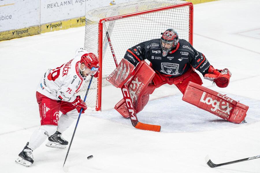 Hradec Králové se ve čtvrtfinále postaví Třinci. Sledujte úvodní žápas živě od 17:30