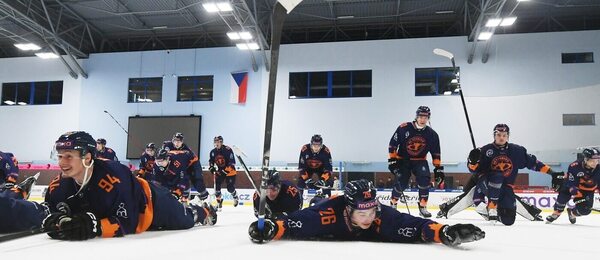 Hokejisté týmu HC Stadion Litoměřice oslavují výhru